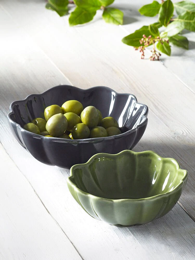 Scallop Edged Grey Bowl, Medium